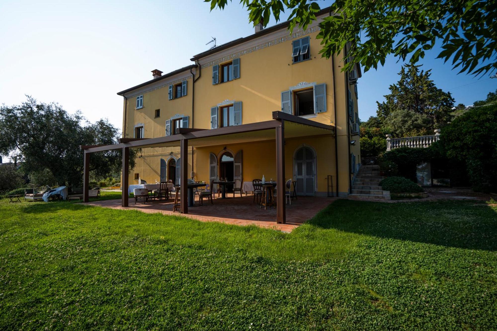 Locanda De Banchieri Fosdinovo Exterior photo